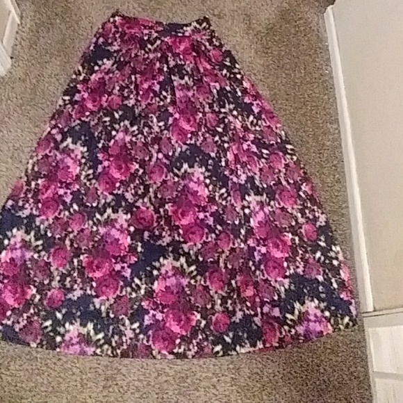 Skirt - Picture 3 of 4